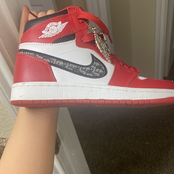 Im selling these Nike x Chicago diors - Picture 4 of 4